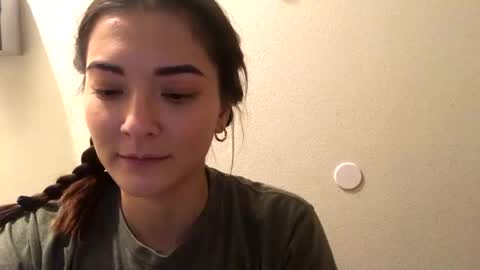 Queen Aria  online show from December 17, 7:15 pm