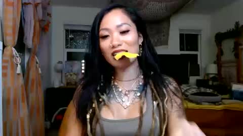 lovelyxmacii online show from October 14, 2:14 am