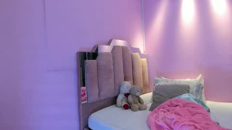 L O V E  online show from February 1, 11:51 am