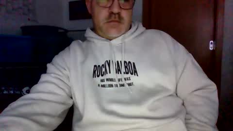 lover010983 online show from January 12, 7:37 am