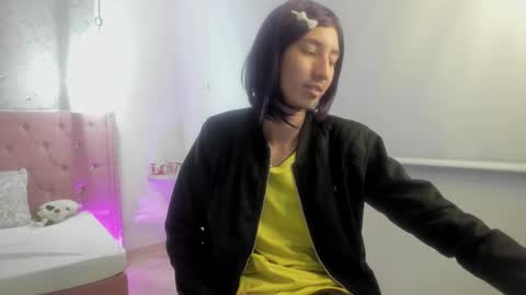 loverisu online show from March 8, 12:00 am