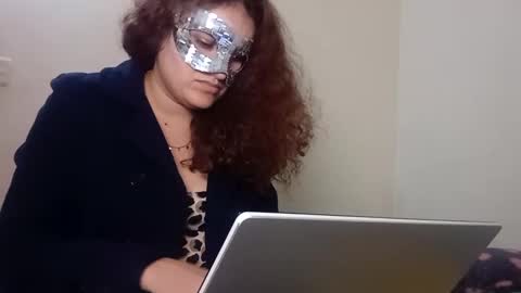 luanapowerful online show from February 2, 4:05 am