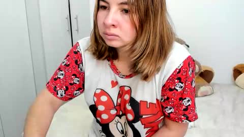 Snapshot of luara__01__lecat_1 chatting on September 12, 10:39 am luara__01__lecat_1 online show from September 12, 10:39 am