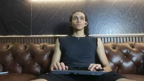 lucaalessi online show from April 18, 1:24 pm