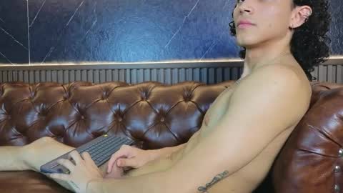 lucaalessi online show from April 16, 8:09 pm