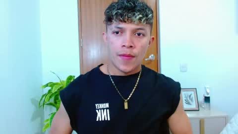 Lucas Luxx online show from February 18, 1:00 pm