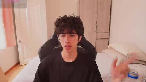lucas_xo online show from June 3, 6:46 pm