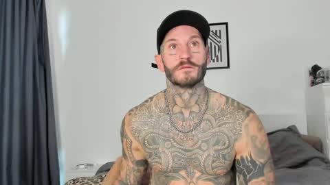 lucasexclusive online show from April 13, 4:06 am