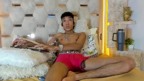 Snapshot of lucass_blaze chatting on October 17, 10:25 pm Lucas online show from October 17, 10:25 pm