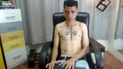 LucassSmith11 online show from May 17, 1:04 am