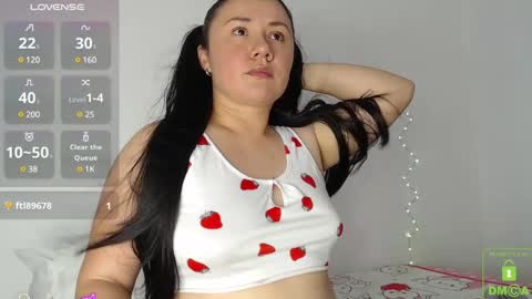 Snapshot of lucia_floress chatting on February 18, 1:43 am Anna online show from February 18, 1:43 am
