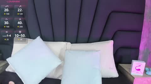 Snapshot of lucia_guzman chatting on September 16, 12:07 pm online show from September 16, 12:07 pm