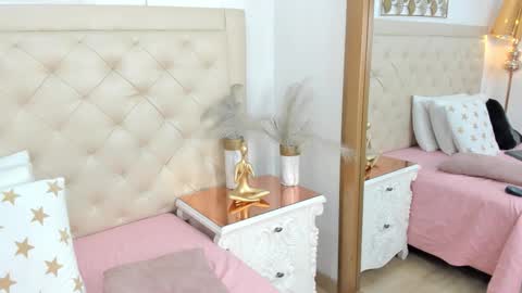 lucia_lorenz online show from October 18, 12:53 pm