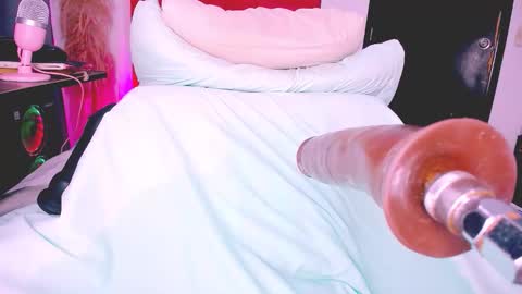 luciaaah online show from December 19, 10:05 pm