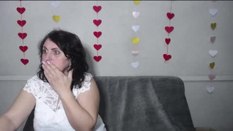 LuciaMi online show from March 3, 9:05 pm