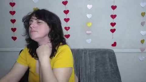 LuciaMi online show from February 25, 9:15 pm