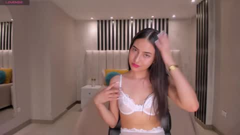 Lucie Martin online show from March 6, 7:24 pm