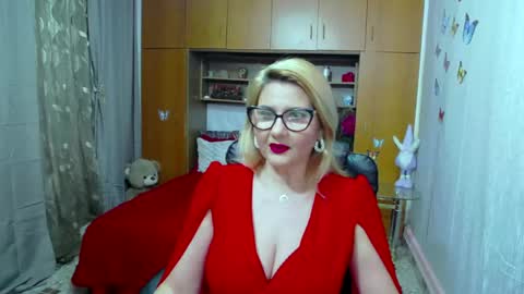Snapshot of lucillefenlys chatting on January 25, 5:18 am Lucille Fenly online show from January 25, 5:18 am