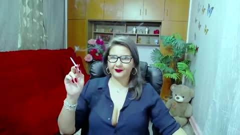 Snapshot of lucillefenlys chatting on December 6, 9:40 pm Lucille Fenly online show from December 6, 9:40 pm