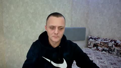 Ethan online show from December 3, 1:25 am