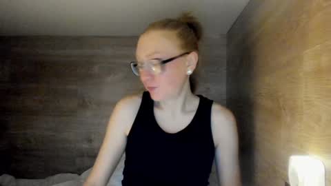 lucky_licky20 online show from January 15, 3:54 am