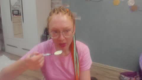 lucky_licky20 online show from November 19, 2:11 am