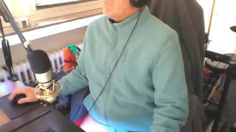        call me  Stefan online show from April 3, 1:51 pm