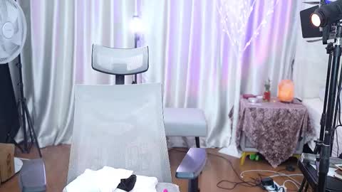 Lucy online show from February 15, 2:14 am