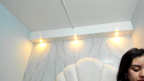 lucy_harris_ online show from February 17, 1:25 am