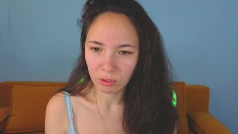 lucy_sweetyy online show from June 9, 1:39 am