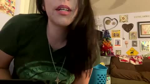 Snapshot of lucyford88 chatting on December 5, 7:21 am lucyford88 online show from December 5, 7:21 am