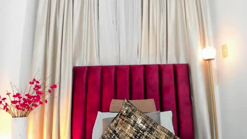 LucyJhonsonn online show from February 19, 1:18 am
