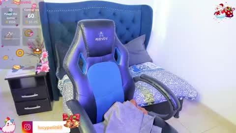 Lucy Petit online show from December 22, 12:45 pm