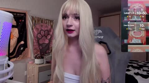 Lucy online show from December 6, 12:18 am