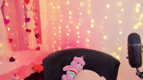 Snapshot of lucyy_peach chatting on February 25, 1:52 am LUCYY FROM HOME online show from February 25, 1:52 am
