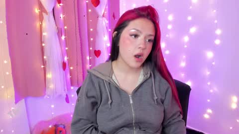 Snapshot of lucyy_peach chatting on March 12, 2:09 am LUCYY FROM HOME online show from March 12, 2:09 am