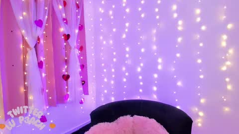 Snapshot of lucyy_peach chatting on February 21, 12:27 am LUCYY FROM HOME online show from February 21, 12:27 am