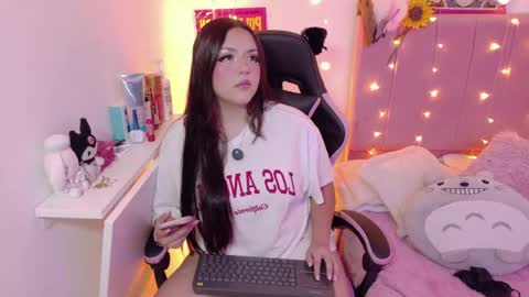 LUCYY FROM HOME  online show from May 15, 2:09 am