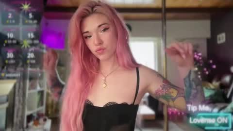 Luubeam             INSTA luubeammm TWITTER lunaisreallycu1 online show from June 2, 9:17 pm