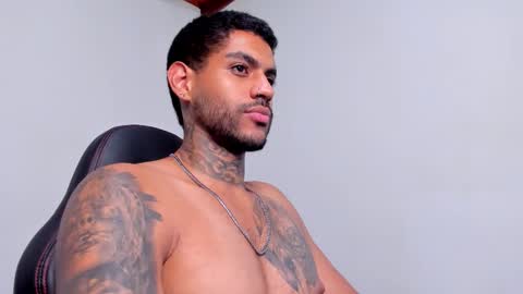 Luigi Vitale online show from November 2, 2:22 am