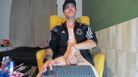 Snapshot of luis_as chatting on February 23, 1:02 am Luis AS online show from February 23, 1:02 am