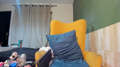 Snapshot of luis_as chatting on February 27, 12:45 pm Luis AS online show from February 27, 12:45 pm
