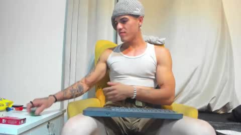 Snapshot of luis_as chatting on February 12, 11:09 pm Luis AS online show from February 12, 11:09 pm