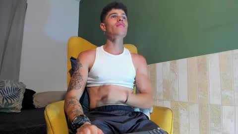 Snapshot of luis_as chatting on February 21, 1:33 am Luis AS online show from February 21, 1:33 am