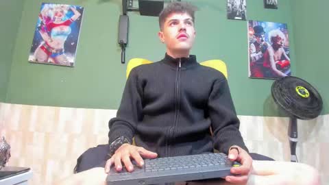 Snapshot of luis_as chatting on March 9, 11:03 am Luis AS online show from March 9, 11:03 am