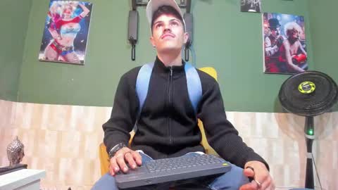 Snapshot of luis_as chatting on March 10, 11:01 am Luis AS online show from March 10, 11:01 am