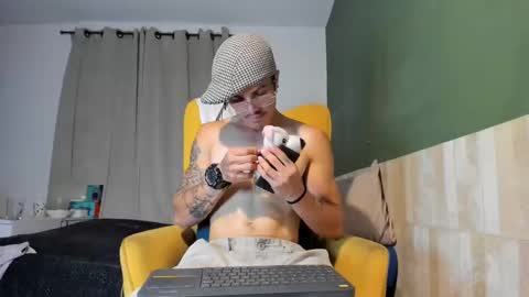 Snapshot of luis_as chatting on February 28, 12:20 pm Luis AS online show from February 28, 12:20 pm