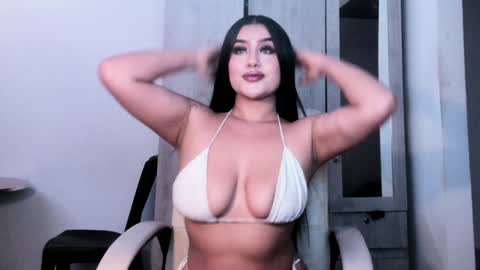Luisa Diaz online show from February 2, 10:39 pm