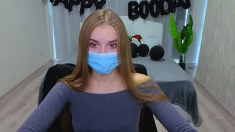 lukeriamoon online show from November 5, 7:10 am