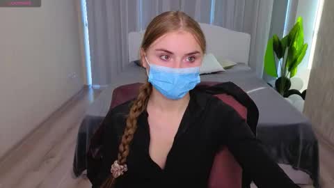 lukeriamoon online show from November 14, 7:10 am